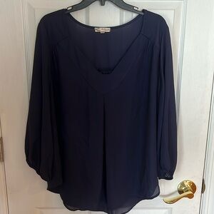 Navy blue v neck blouse by about  a girl size 1x like new